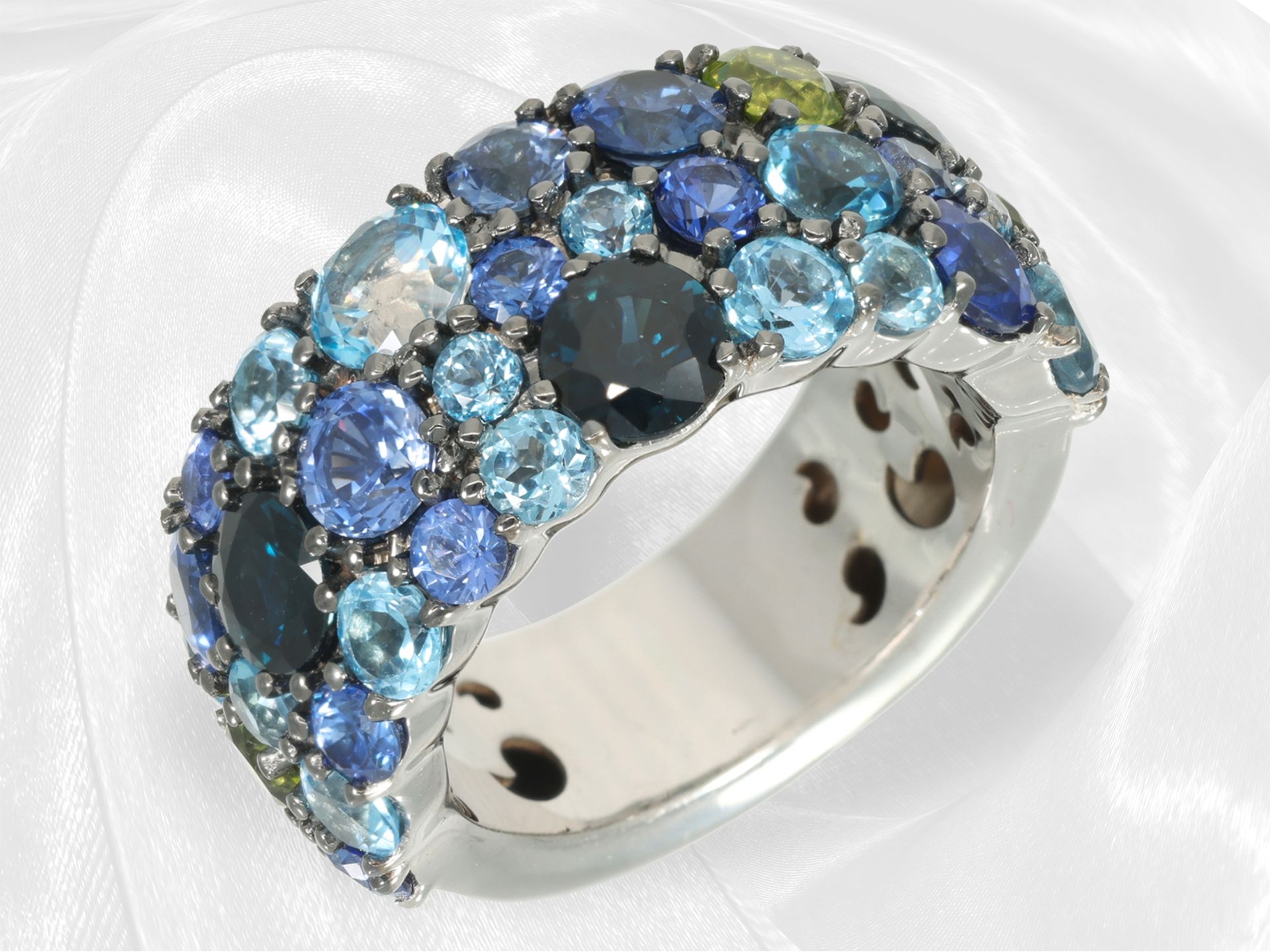 Goldsmith's ring by Cervera, model "Tiara" with sapphires, topazes and peridots, unworn - Image 4 of 6