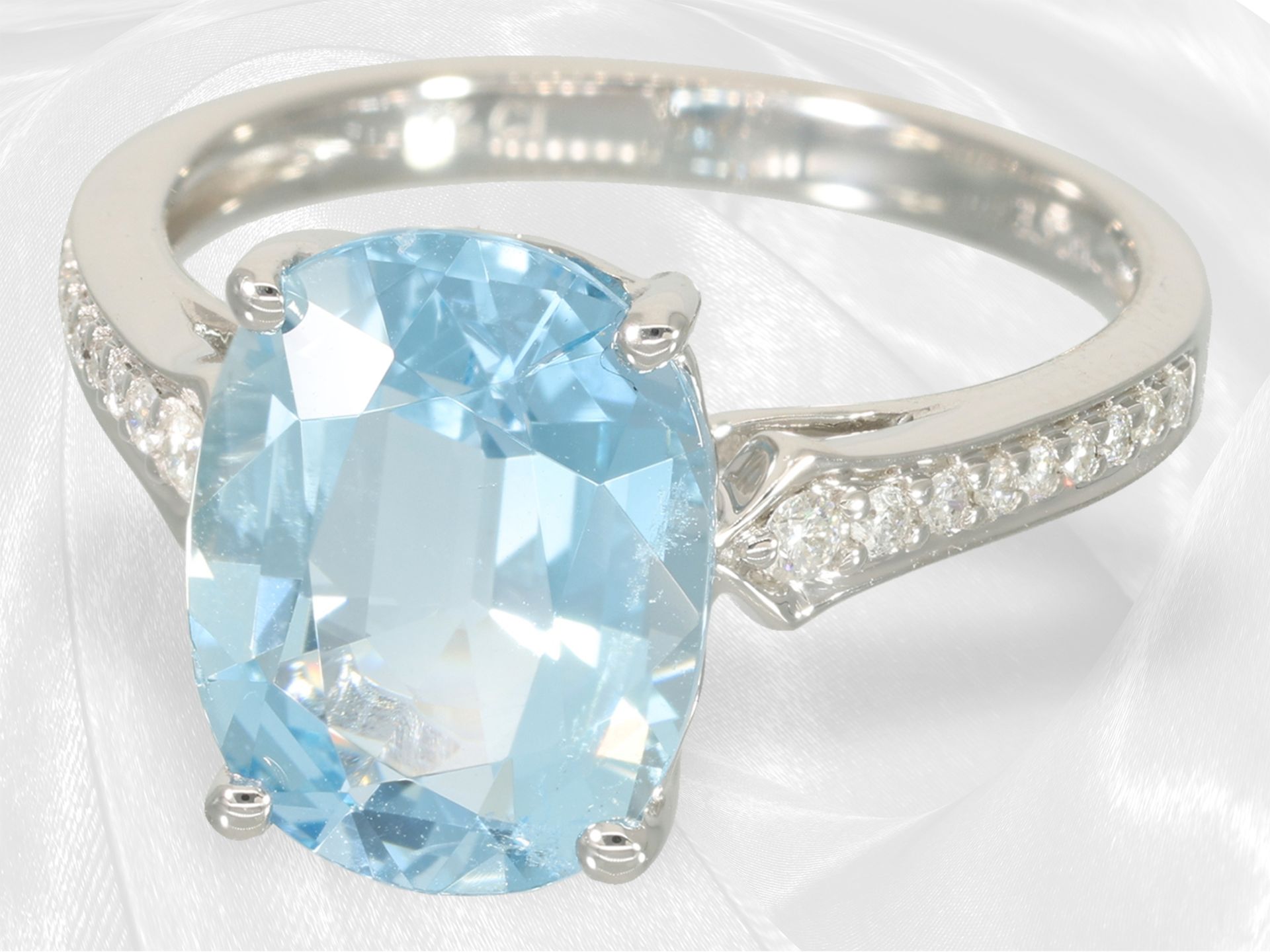Ring: like new aquamarine/brilliant-cut diamond ring, approx. 4ct - Image 4 of 6