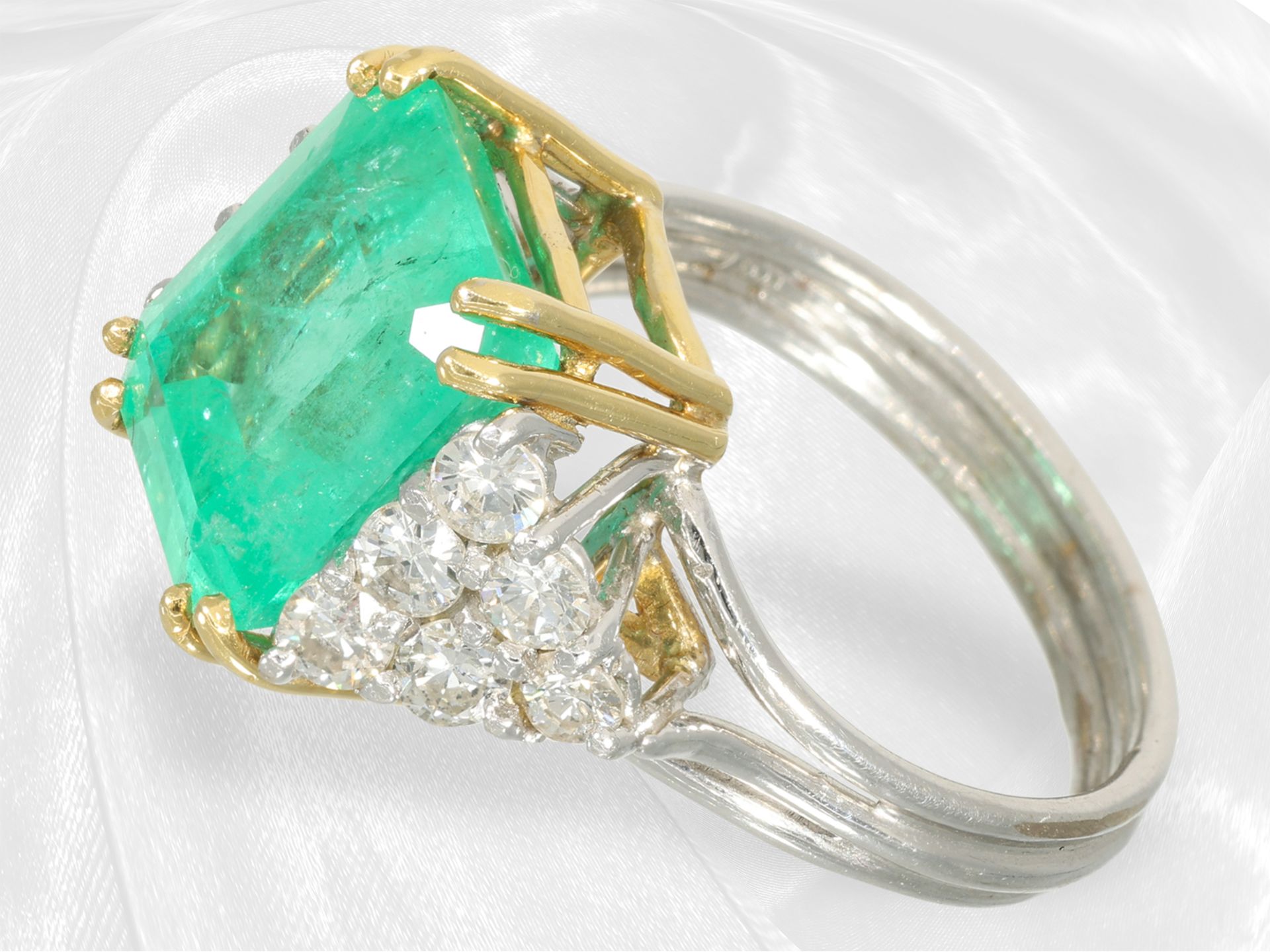 Ring: hochwertiger Brillant/Smaragd-Goldschmiedering, feiner Smaragd von ca. 7ct - Bild 5 aus 6