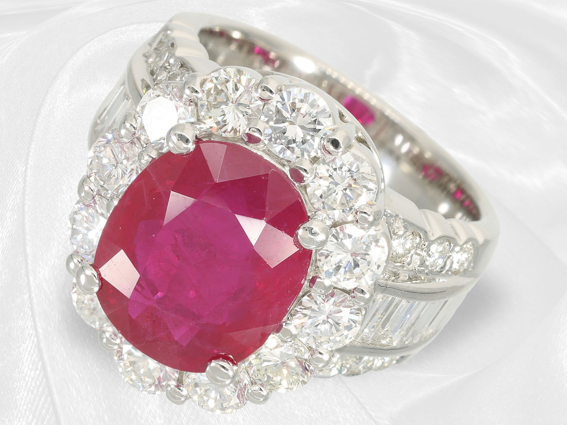 Ring: ehemals sehr teurer Platinring mit natürlichem Burma-Rubin von 7,18ct, GIA Zertifikat