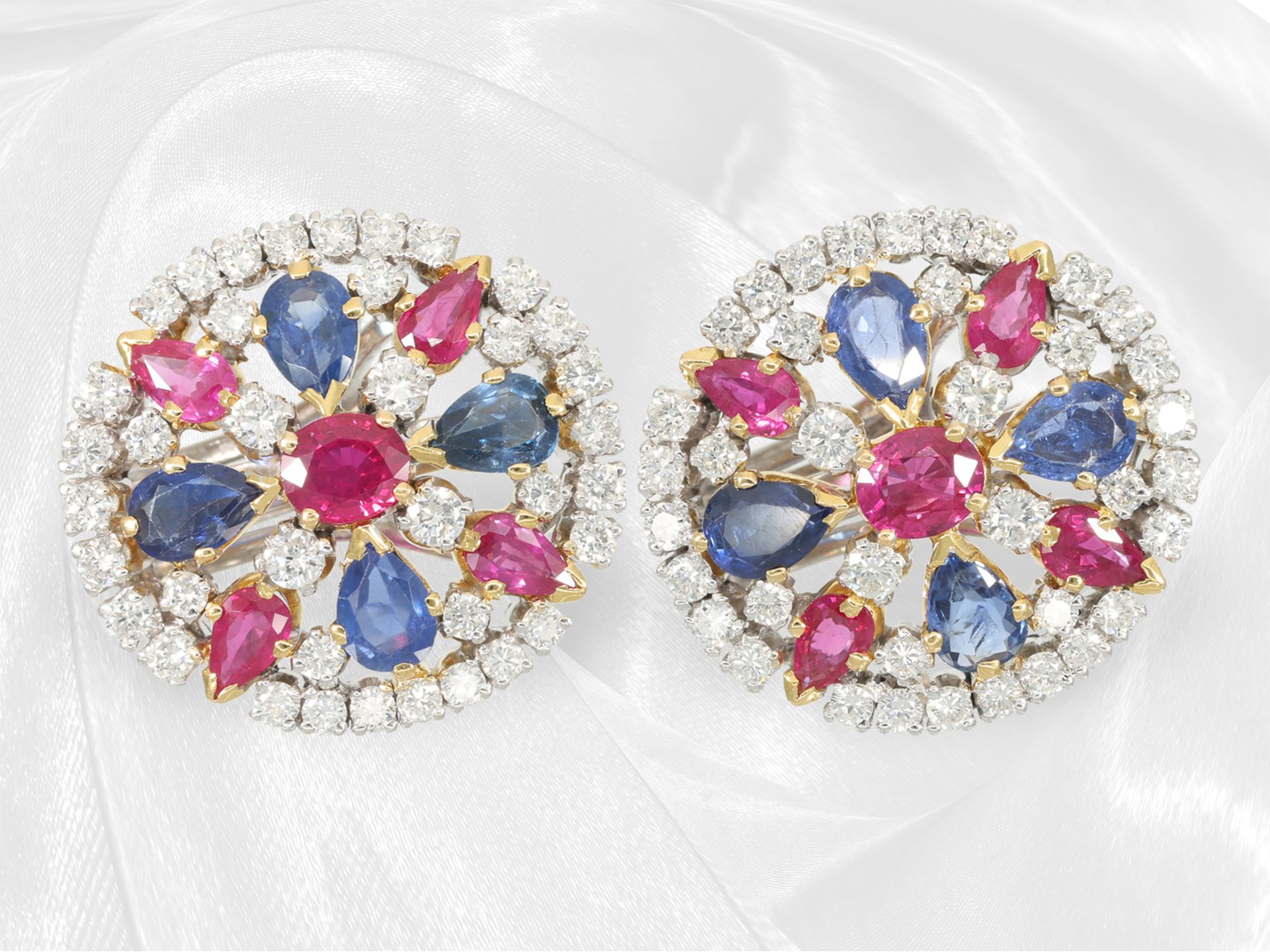 Earrings: extremely decorative designer goldsmith's work with brilliant-cut diamonds, sapphires and