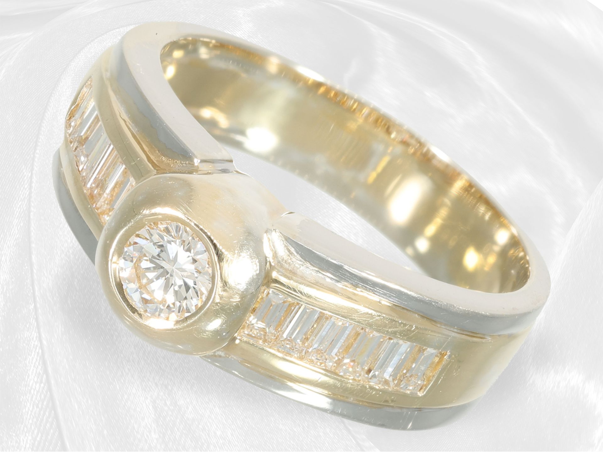 Solidly crafted designer goldsmith's ring with brilliant-cut diamonds, approx. 0.9ct, 18K gold, bico - Image 2 of 6