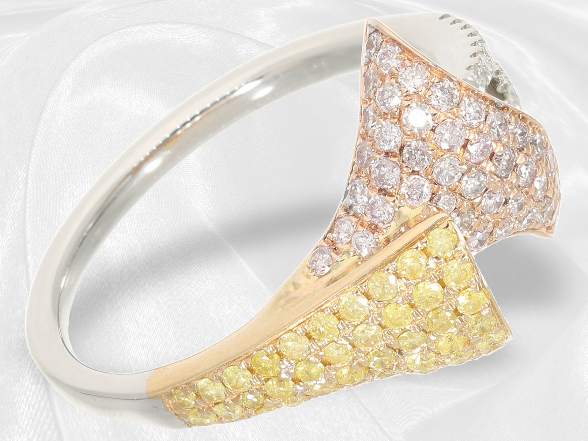 Ring: neuwertiger eleganter Tricolor-Brillantring, weiße, gelbe und pinke Brillanten - Bild 3 aus 5