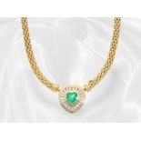 Kette: Sehr dekoratives Smaragd/Brillant-Goldschmiedecollier, ca. 2,43ct