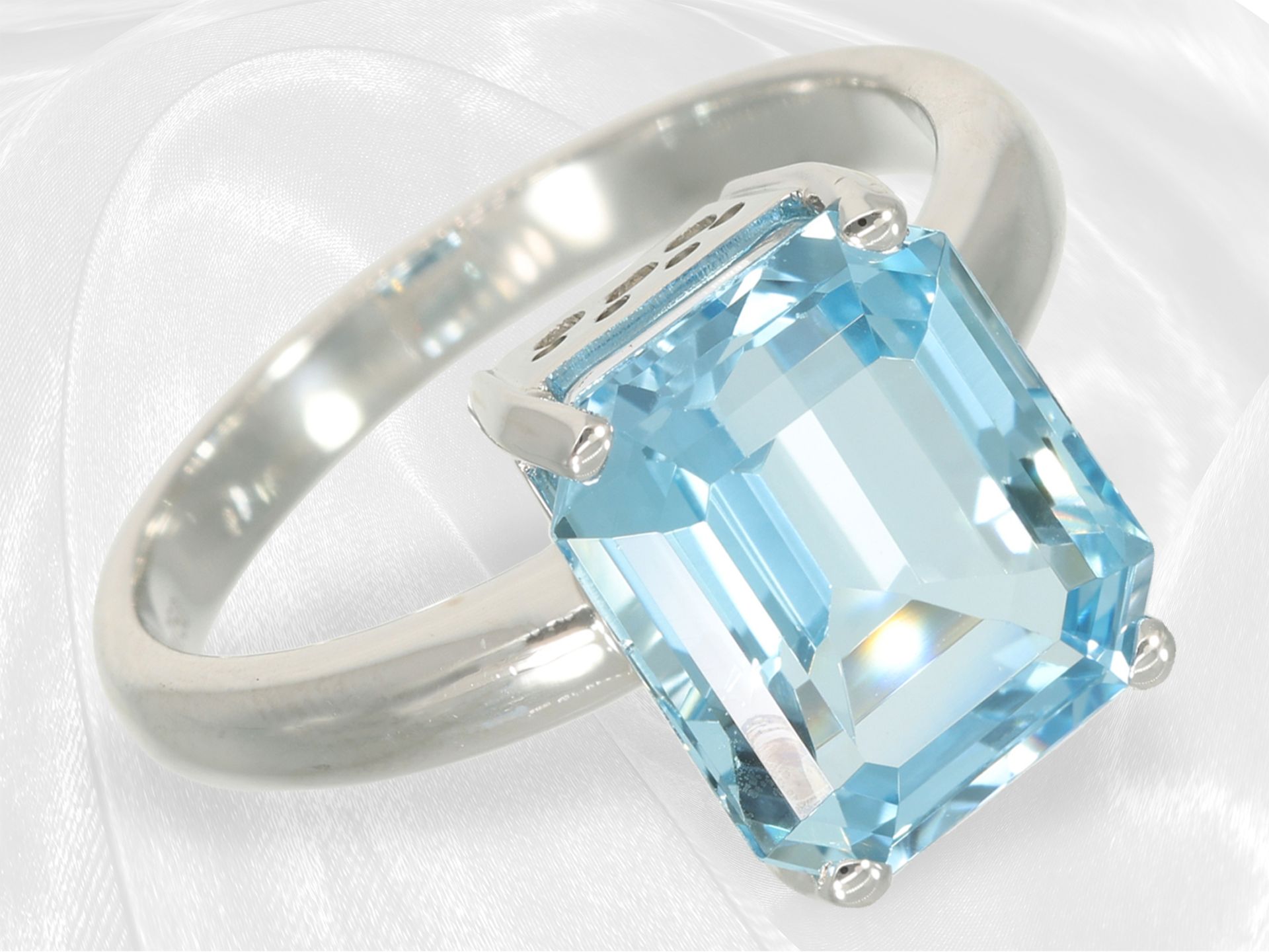 Fine aquamarine gold ring, very beautiful aquamarine of approx. 4.5ct - Image 4 of 5