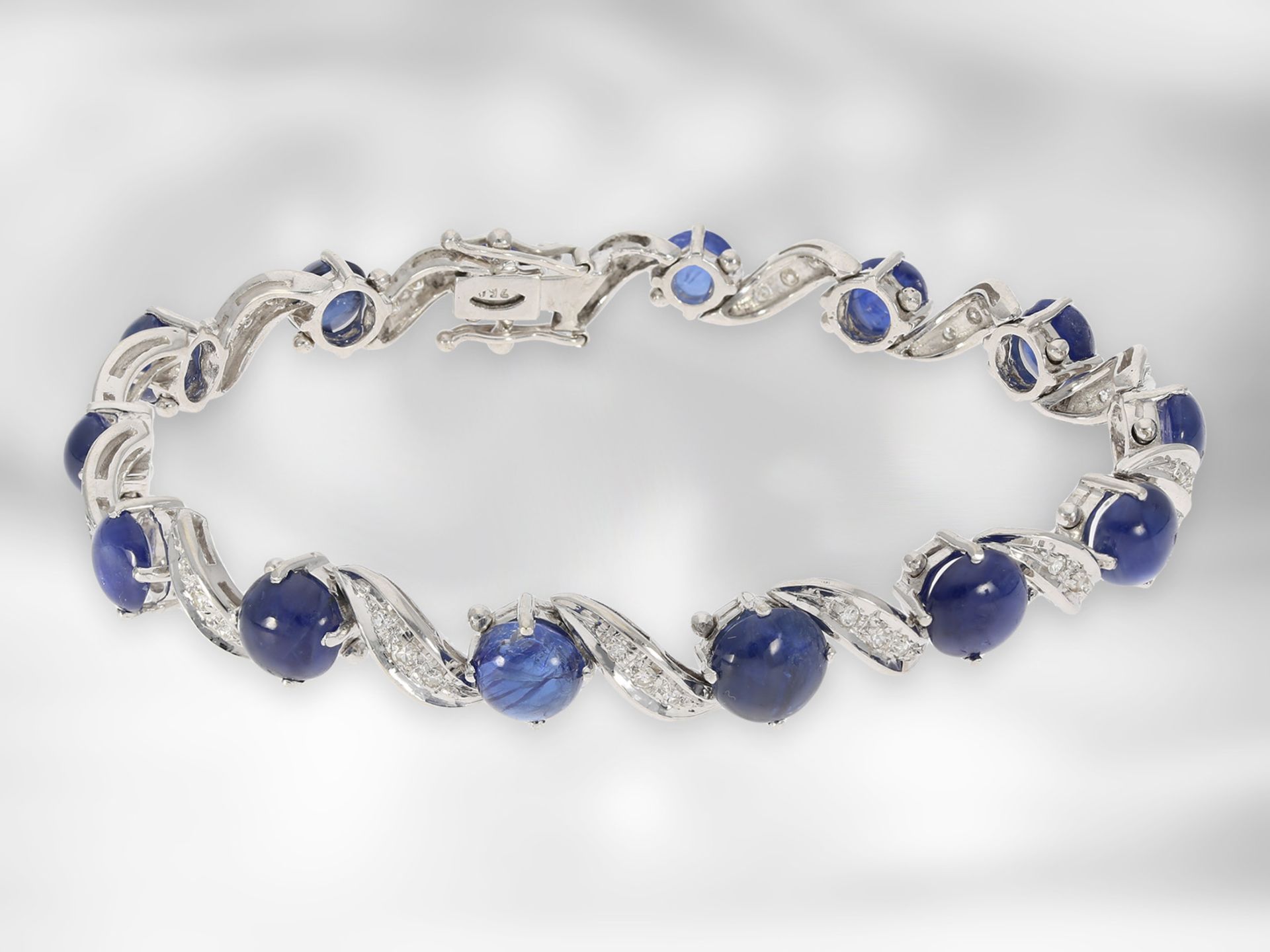 Bracelet: very decorative vintage sapphire bracelet with diamonds, 18K white gold