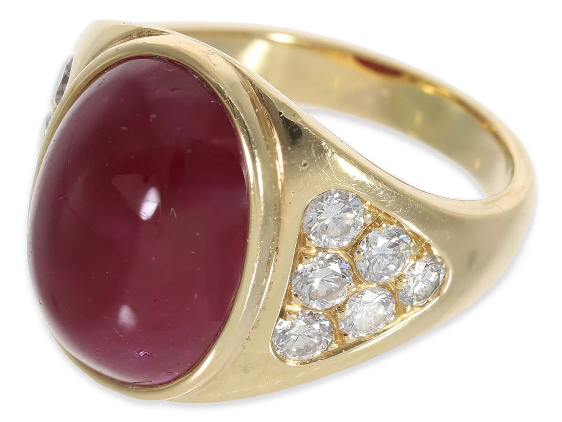 Ring: sehr schöner Goldschmiedering mit Rubincabochon und Brillanten, insgesamt ca. 12,96ct, 18K Gol - Bild 3 aus 3