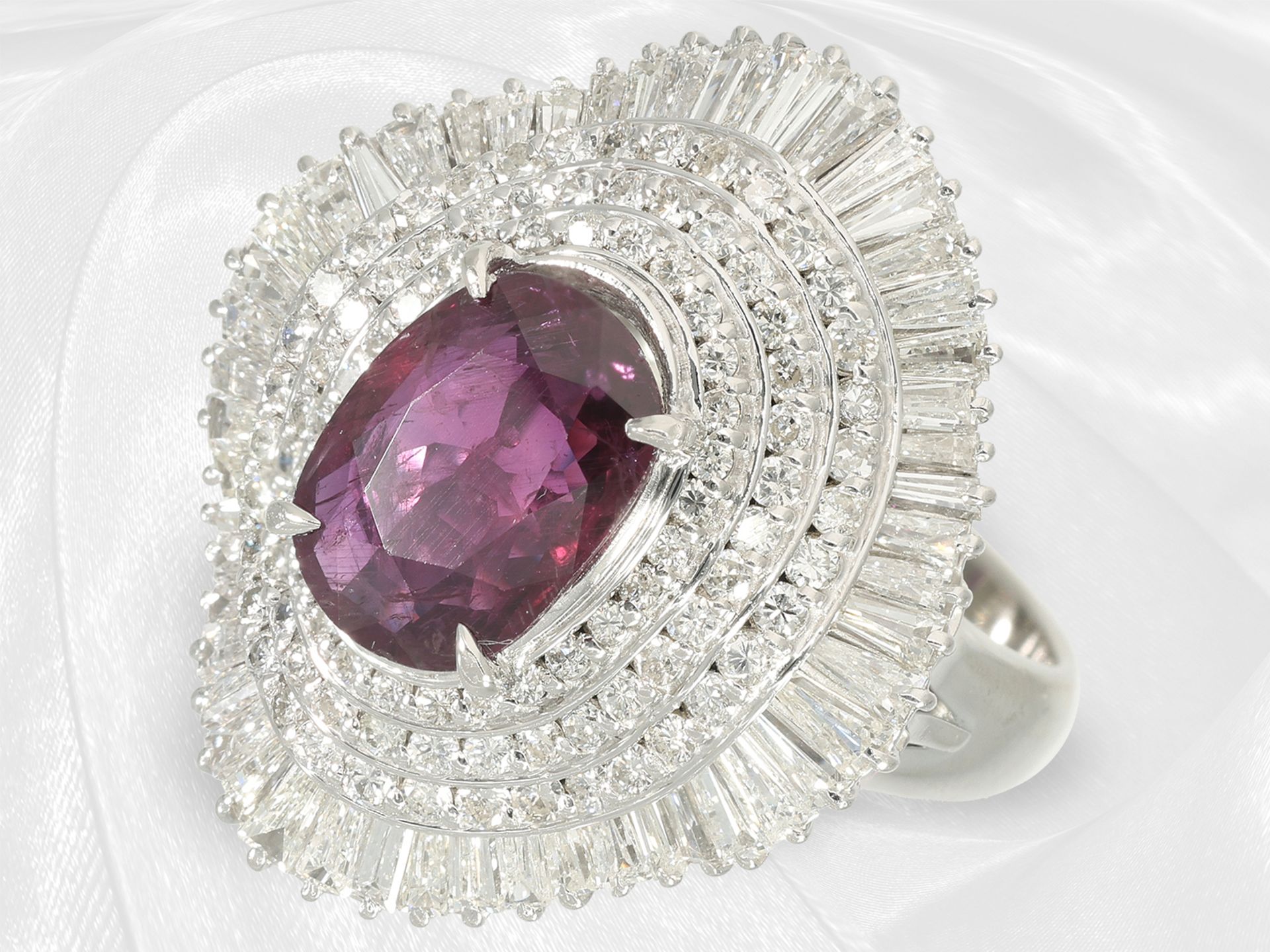 Ring: formerly very expensive, highly refined ruby/diamond ballerina cocktail ring, platinum, approx - Image 2 of 7