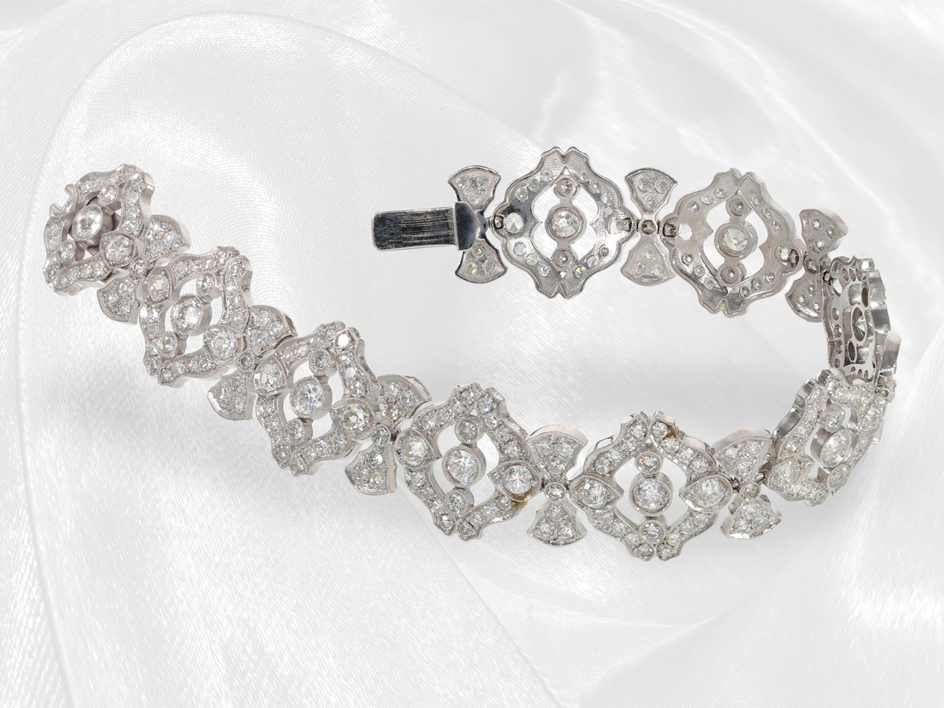 Armband: exklusives, ehemals teures Goldschmiedearmband in antikem Stil, ca. 12,5ct Diamantbesatz - Bild 6 aus 8