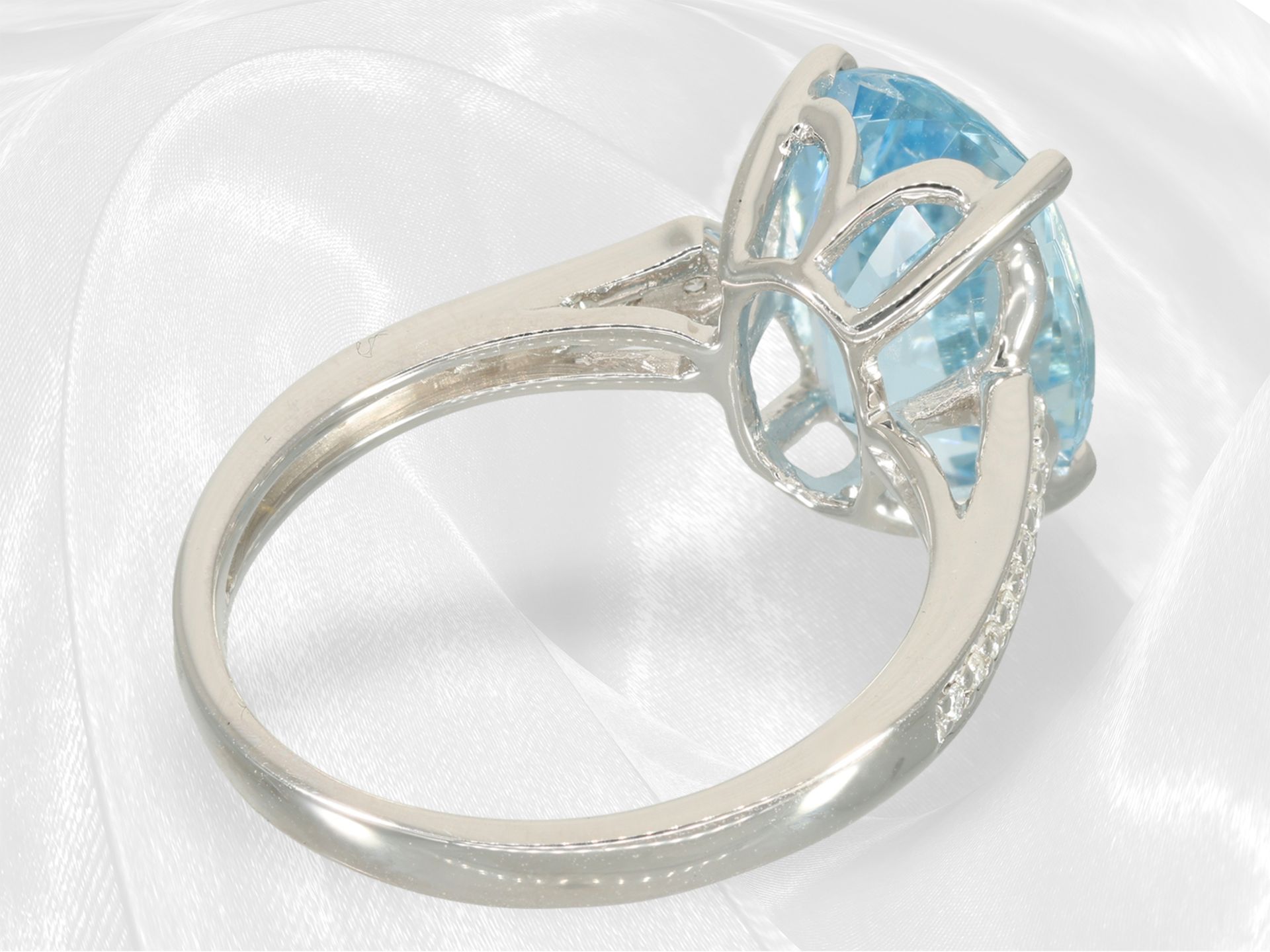 Ring: like new aquamarine/brilliant-cut diamond ring, approx. 4ct - Image 6 of 6
