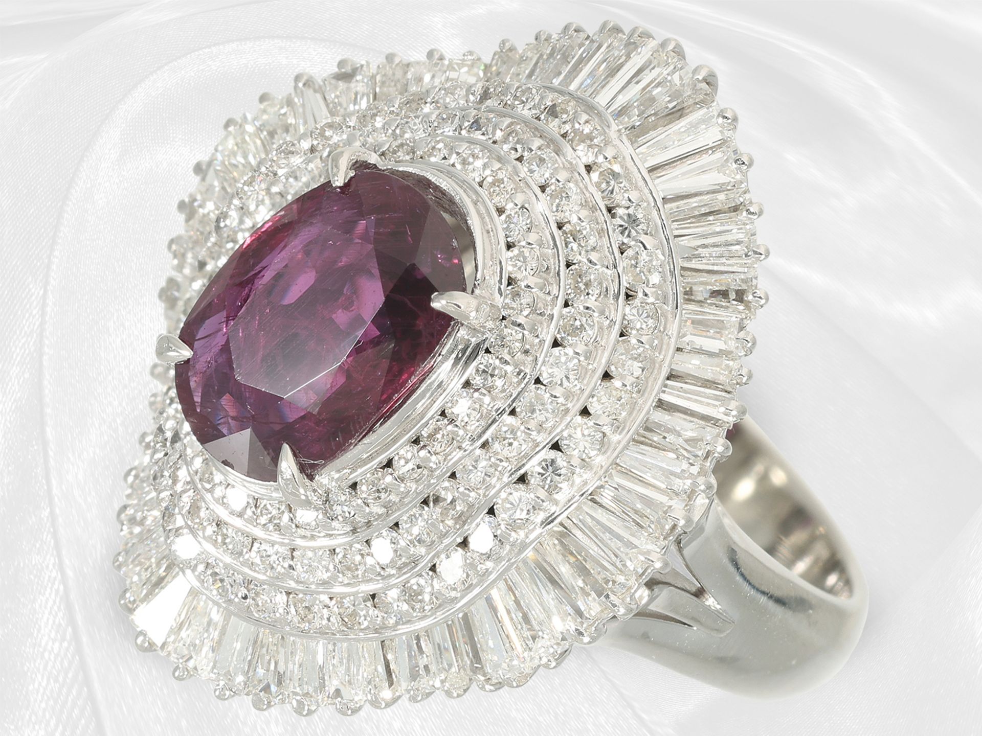 Ring: formerly very expensive, highly refined ruby/diamond ballerina cocktail ring, platinum, approx - Image 3 of 7