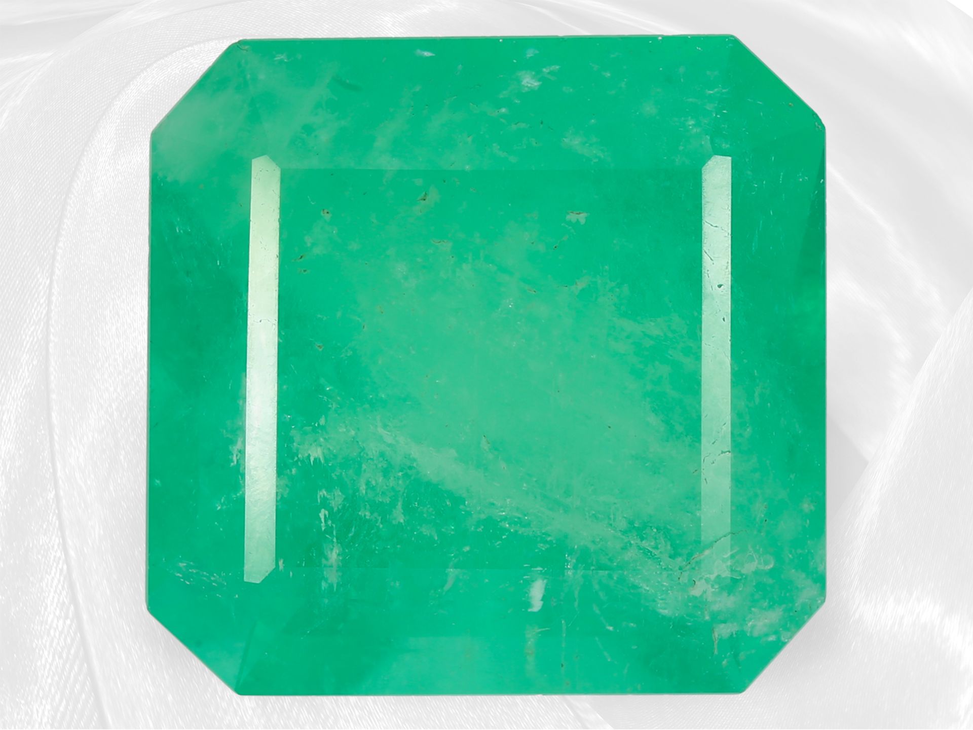 Important, extremely rare Colombian emerald of impressive size, approx. 63.27ct, incl. GRS-certifica - Image 4 of 4