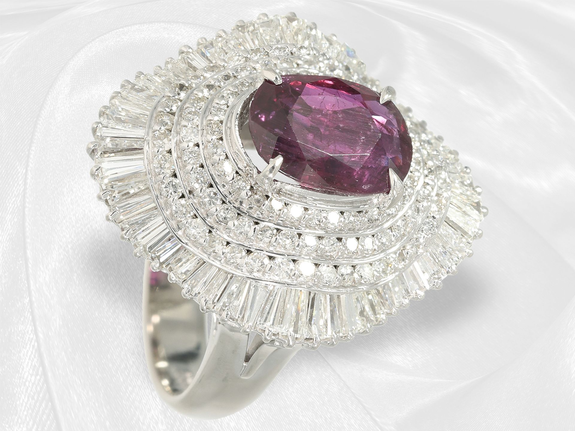 Ring: formerly very expensive, highly refined ruby/diamond ballerina cocktail ring, platinum, approx - Image 6 of 7