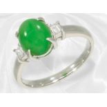 Ring: neuwertiger Platinring mit hochwertiger Imperial Jade und Diamanten