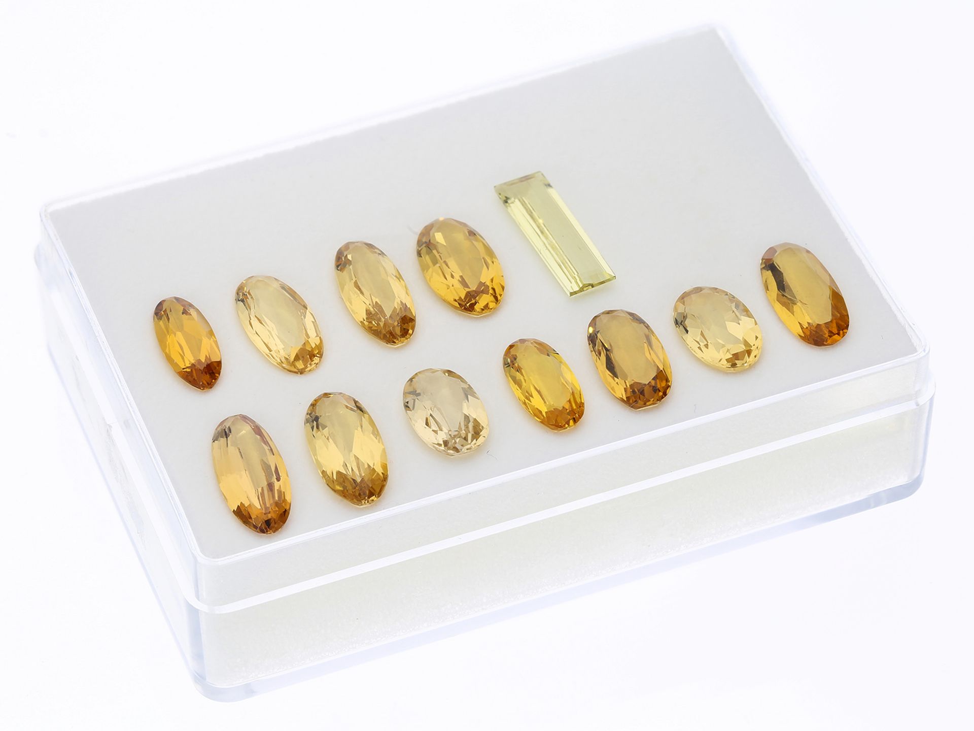 Interessantes Konvolut Goldberylle von zusammen ca. 36ct - Bild 2 aus 2