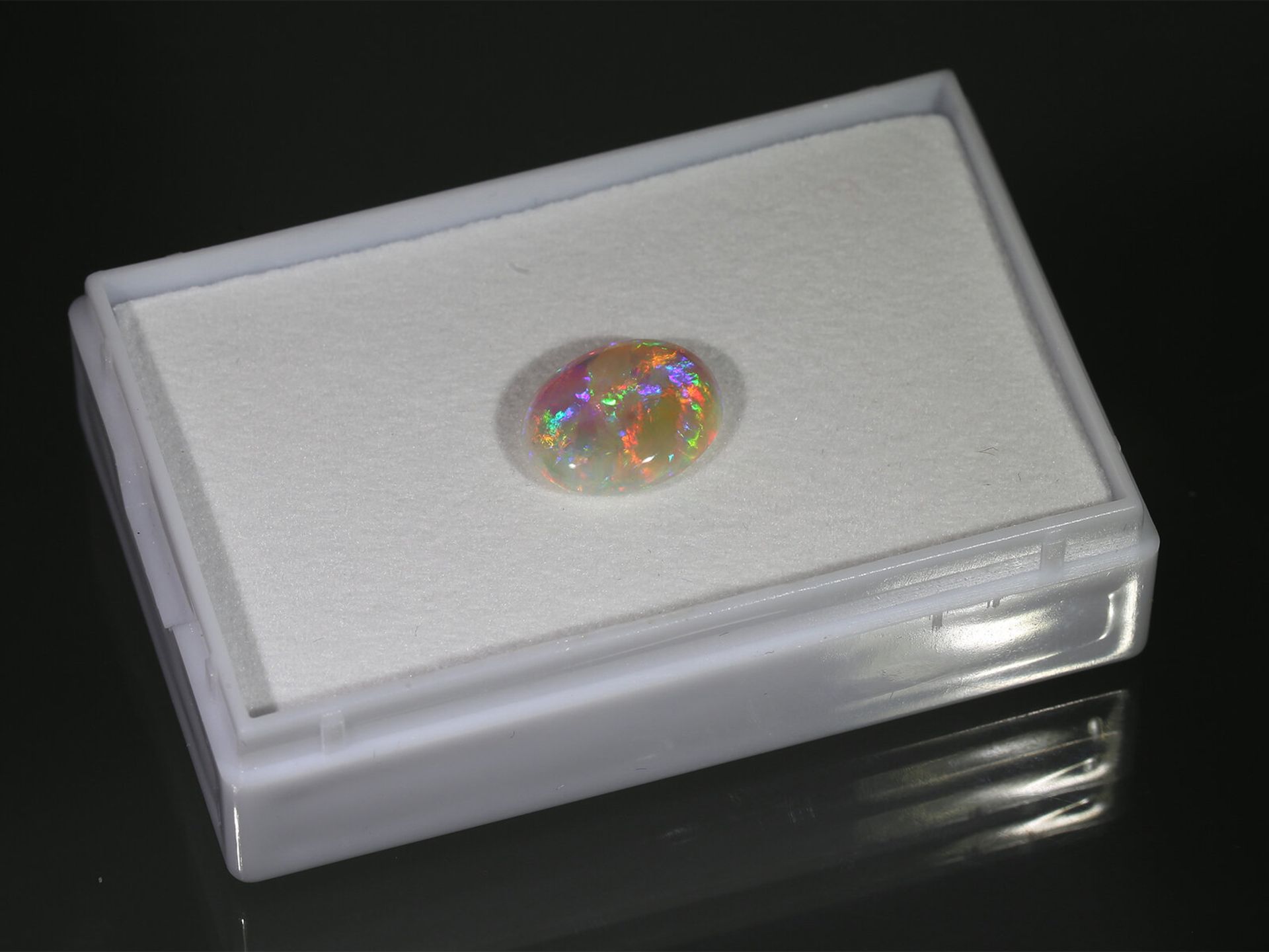 Opal mit sehr schönem Farbspiel, ca. 2,76ct - Image 2 of 2
