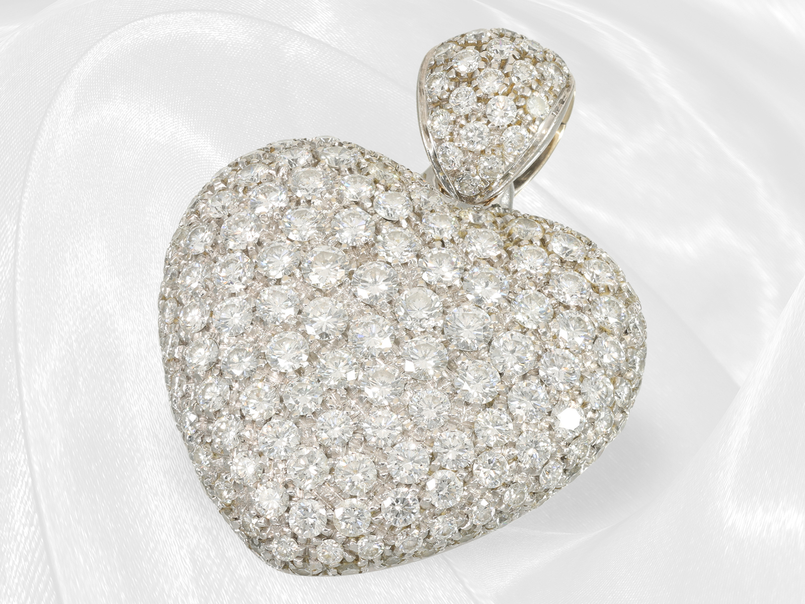 Italian richly set brilliant-cut diamond heart pendant, approx. 4ct brilliant-cut diamonds