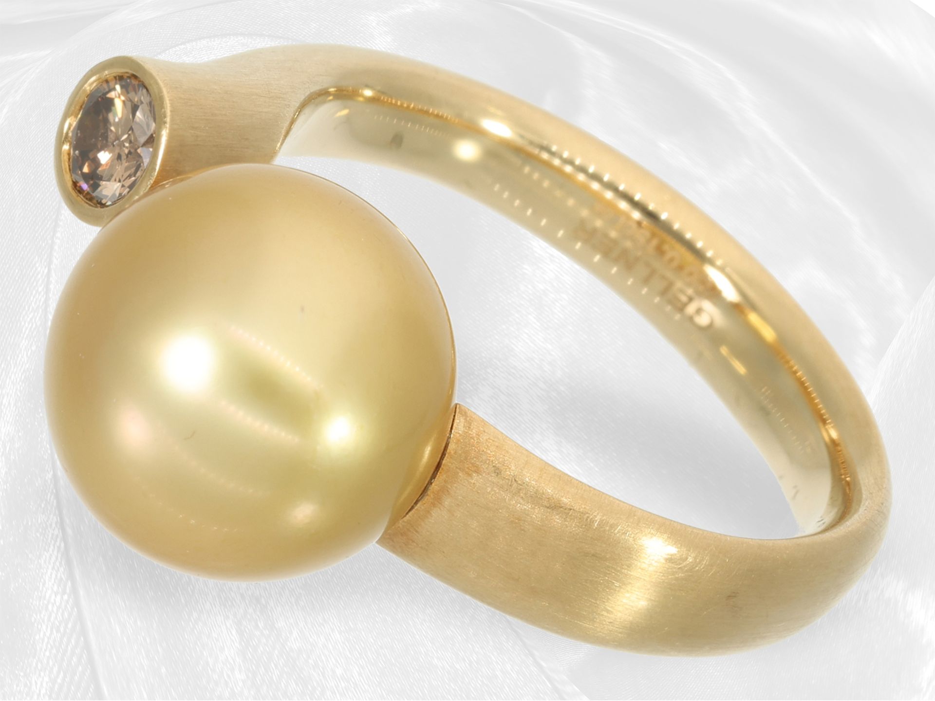 Elaborately crafted, high-quality designer ladies' ring with finest South Sea pearl and fancy diamon - Image 8 of 10
