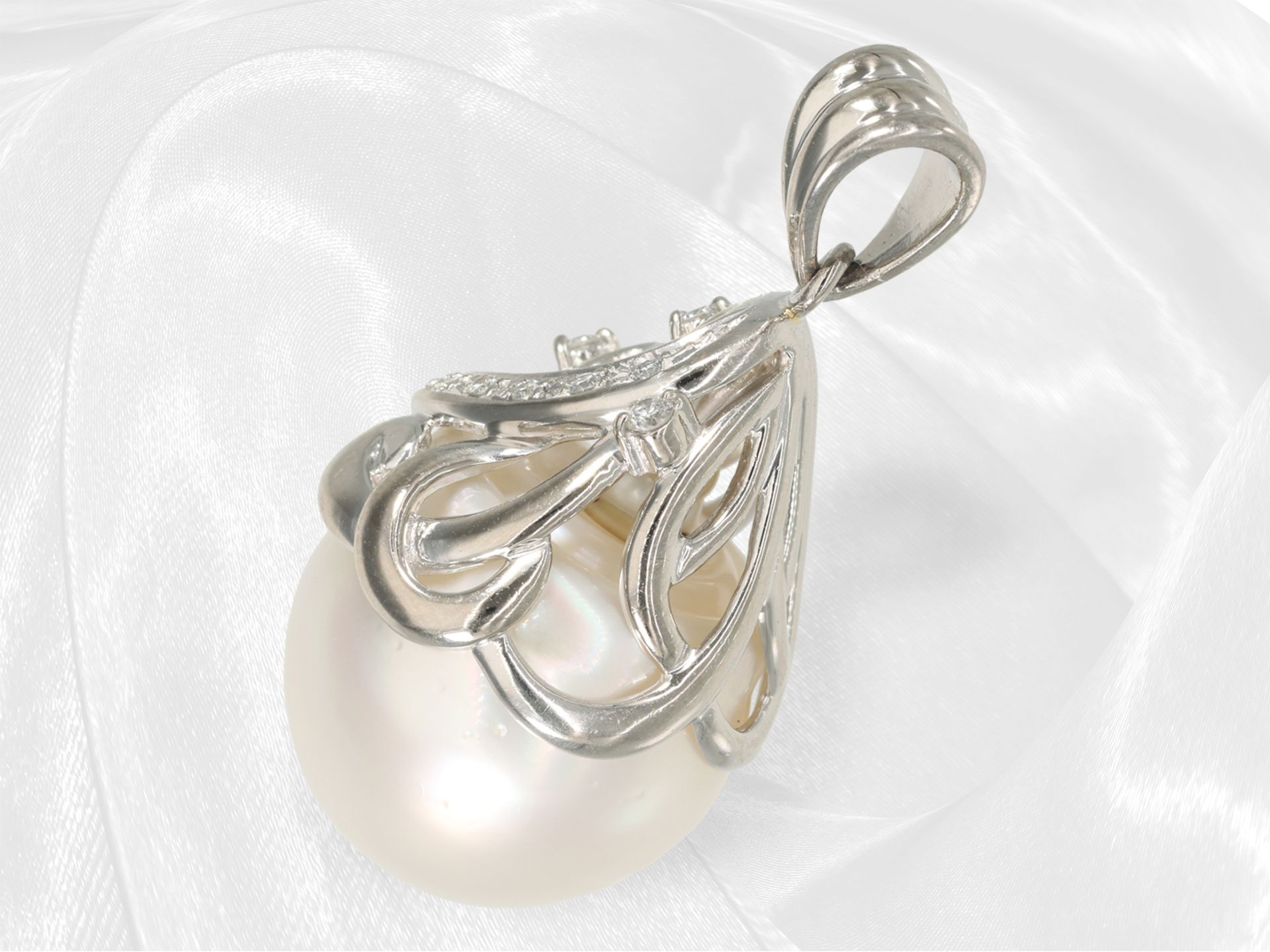 Beautiful unworn platinum South Sea pearl pendant with brilliant-cut diamonds - Image 9 of 10