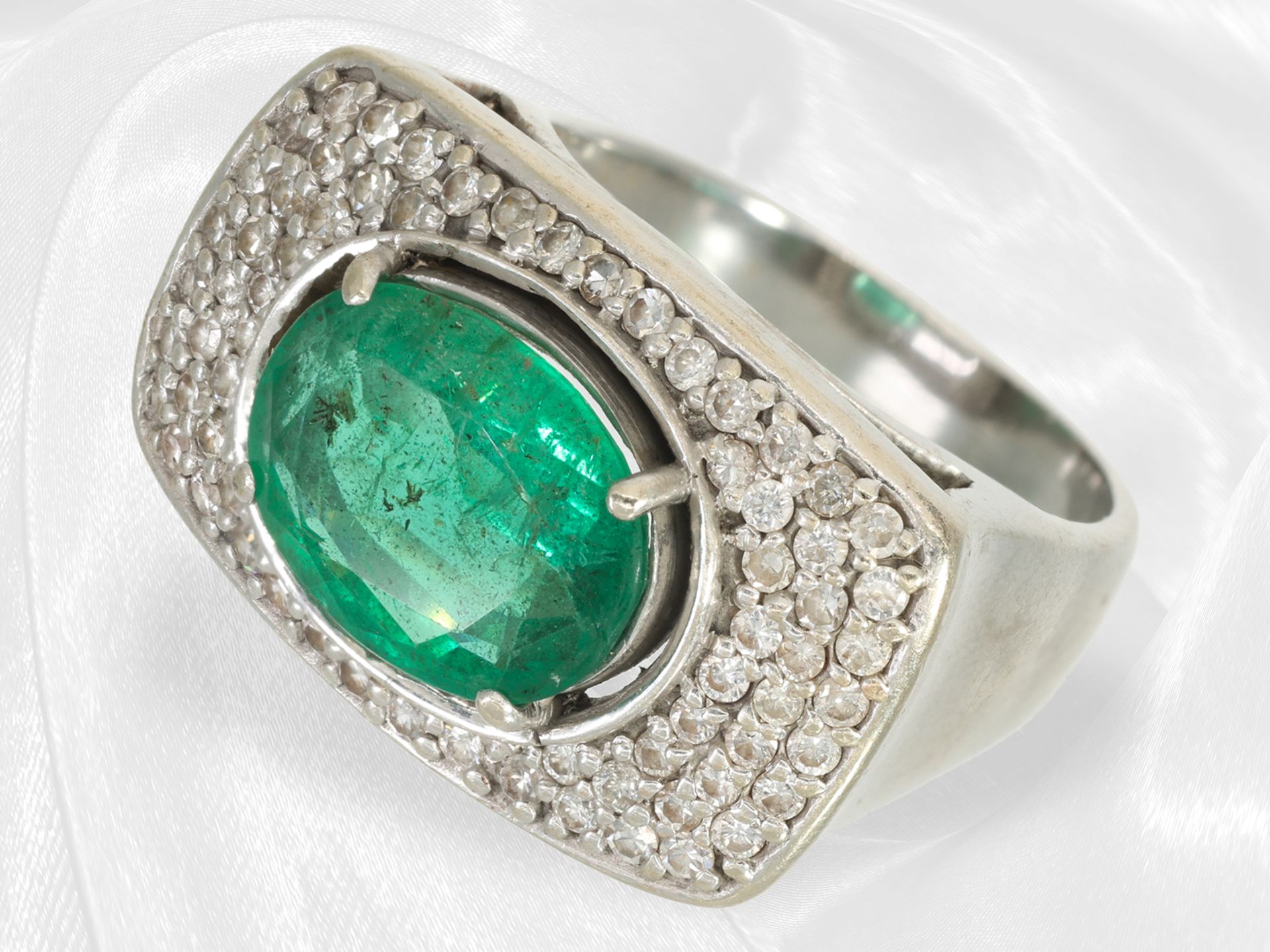 Vintage brilliant-cut diamond/emerald goldsmith ring with large emerald, handmade, emerald approx. 3