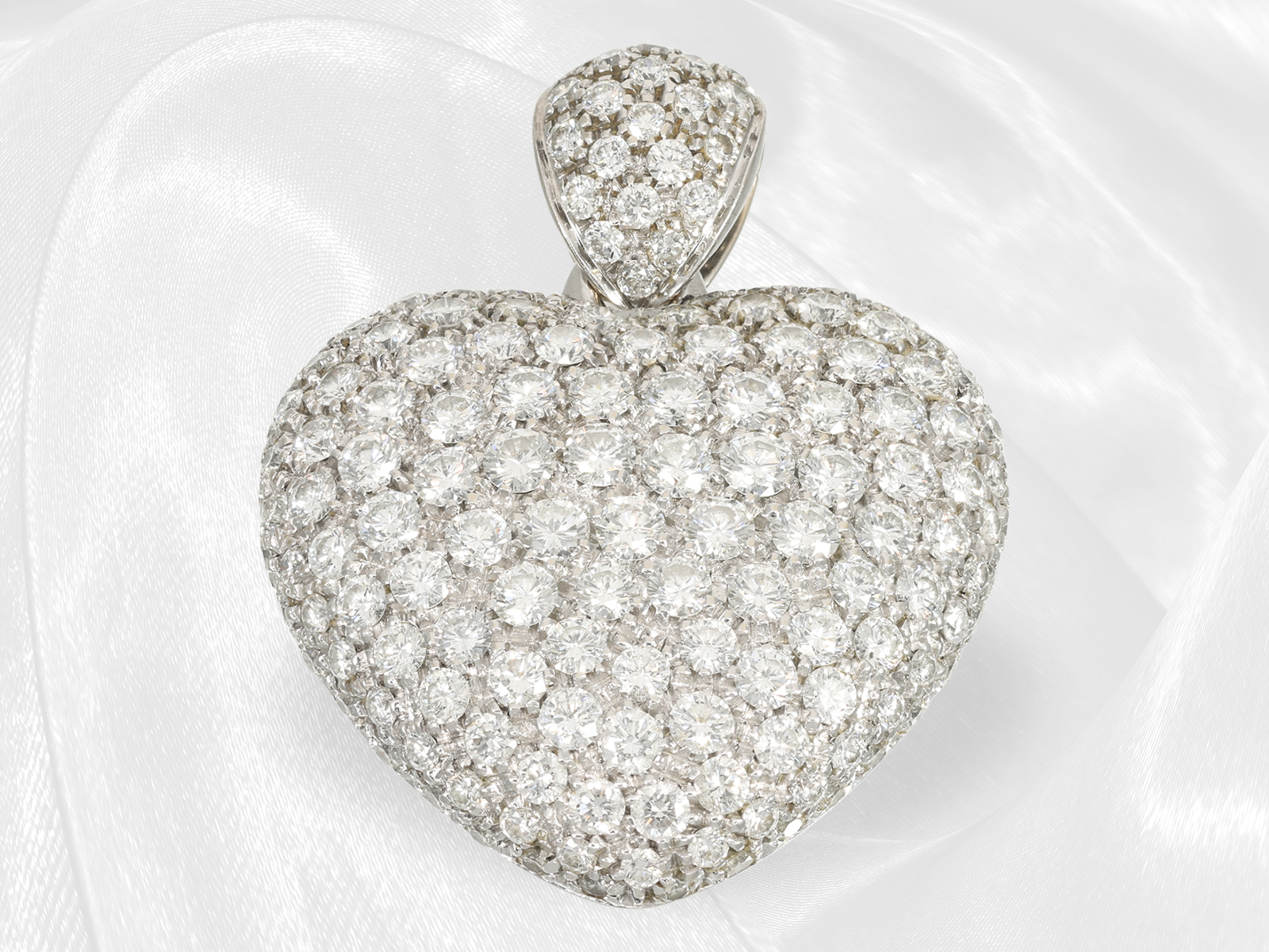 Italian richly set brilliant-cut diamond heart pendant, approx. 4ct brilliant-cut diamonds - Image 3 of 8