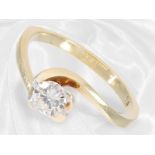 Ring: Moderner Solitär/Brillant-Goldschmiedering, ca. 0,57ct