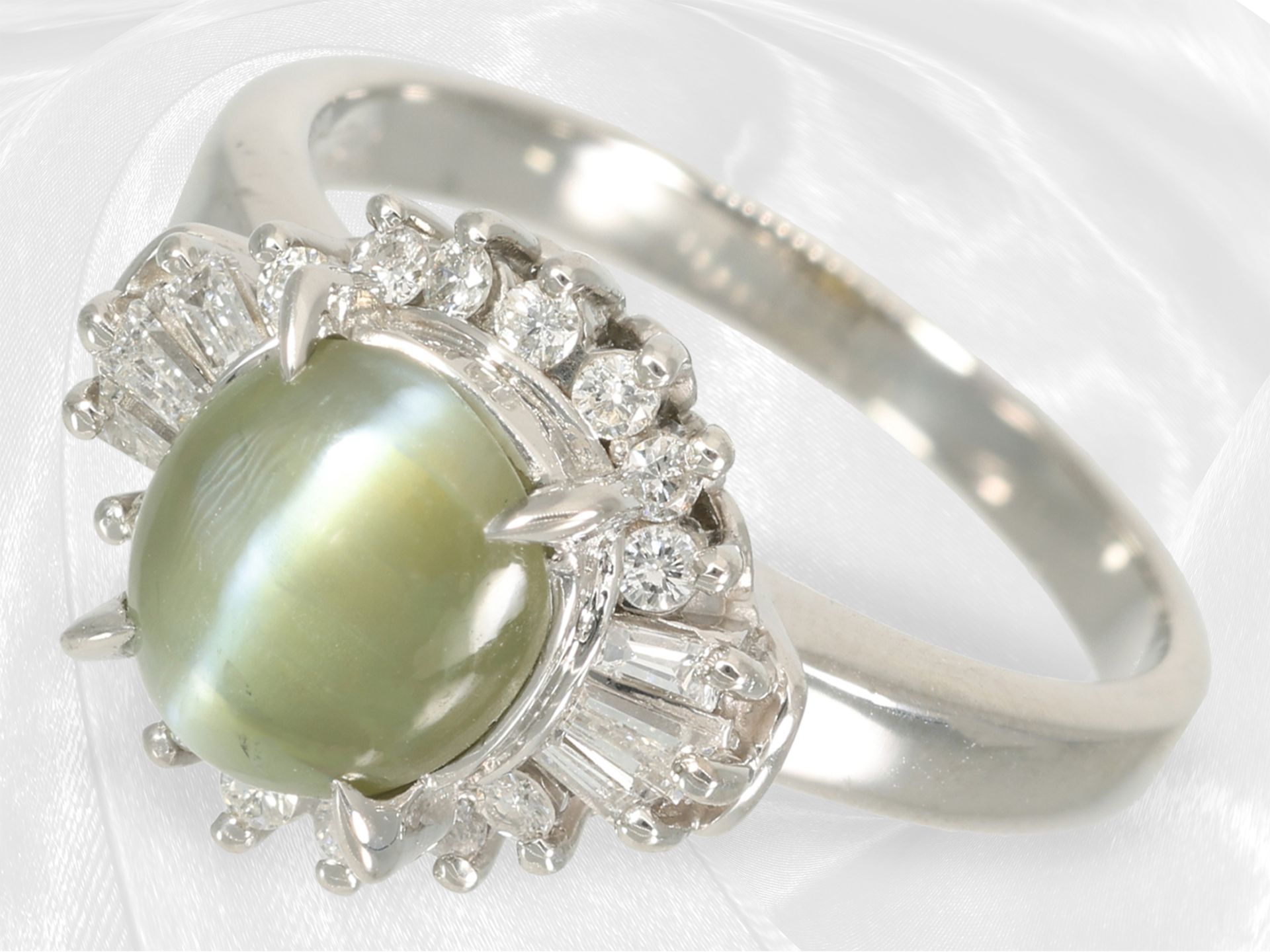 Like new platinum goldsmith ring with diamonds and rare cat's eye chrysoberyll