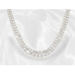 Elegantes, exklusives und ehemals sehr teures Brillant-Collier, ausgefasst mit 30ct feinen Brillante