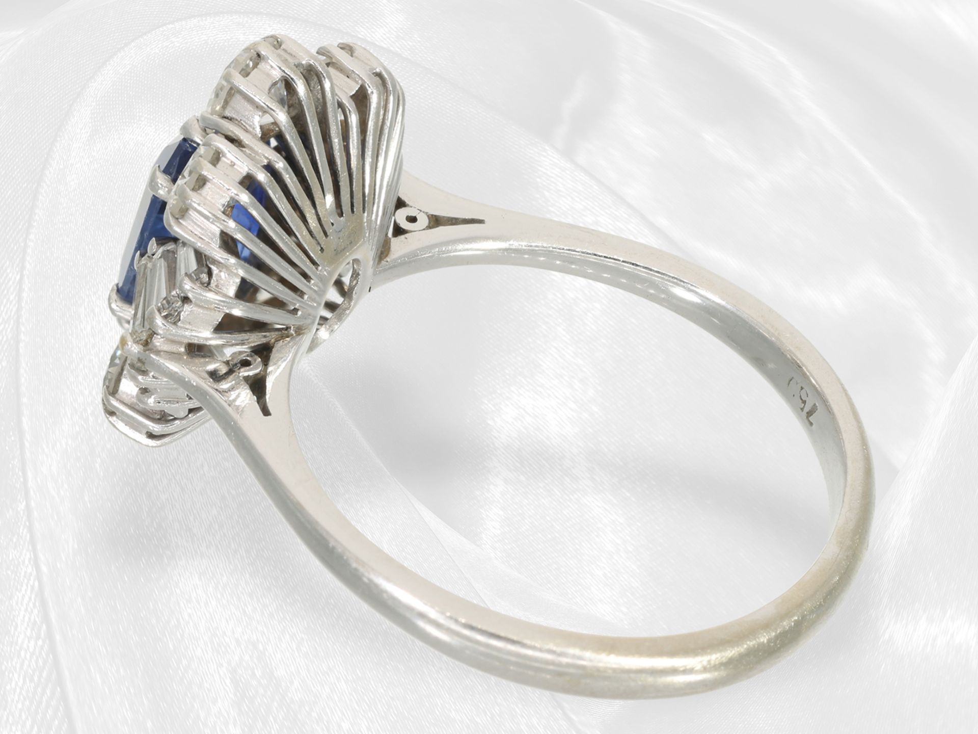 Very beautiful goldsmith's ring with fine gemstone setting, 18K white gold - Image 9 of 10