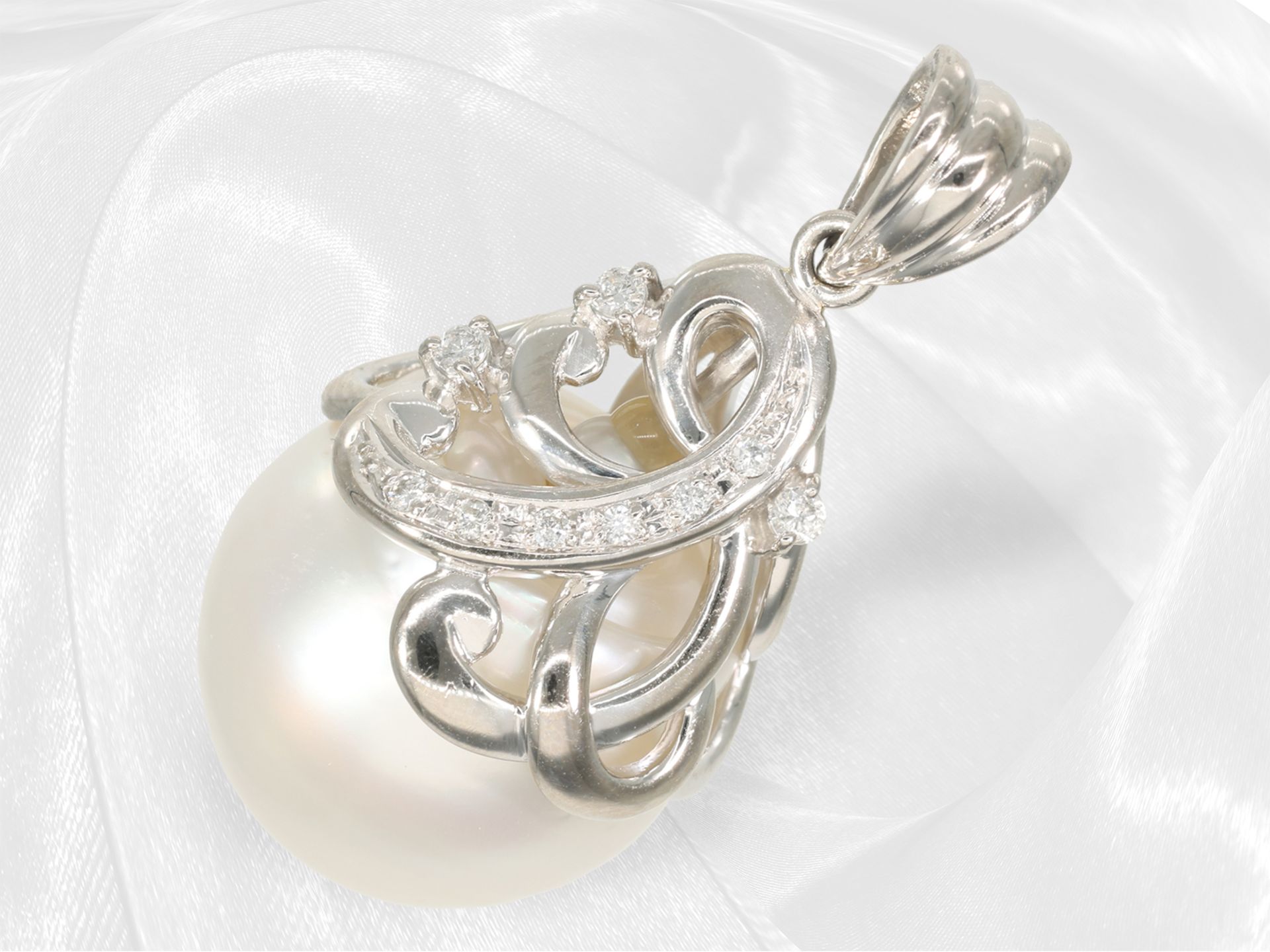 Beautiful unworn platinum South Sea pearl pendant with brilliant-cut diamonds - Image 7 of 10