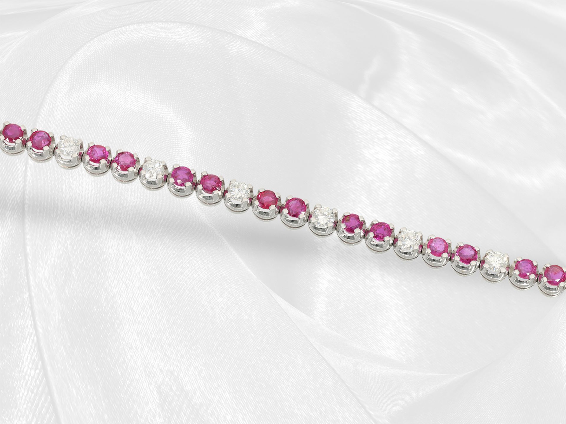 Bracelet: fine tennis bracelet with brilliant-cut diamonds and rubies, approx. 6ct - Image 3 of 6