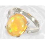 Ring: Massiver, ungetragener Platinring mit wertvollem Feueropal, ca. 6ct