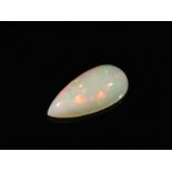 Opal: Schöner Opal-Cabochon in Tropfenform und mit tollem Farbspiel , ca. 20,5ct