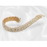 Armband: reich besetztes Brillant-Goldschmiedearmband, Bicolor, ca. 4,16ct