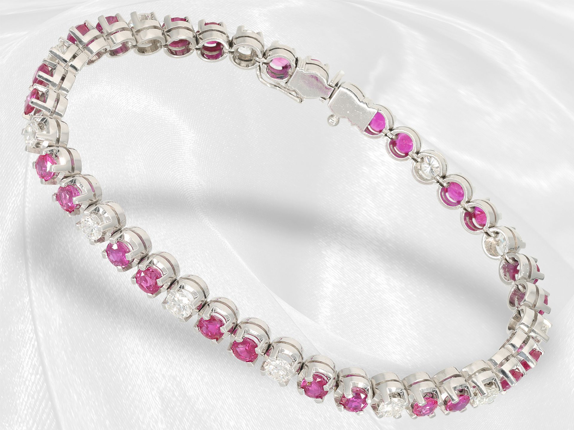 Bracelet: fine tennis bracelet with brilliant-cut diamonds and rubies, approx. 6ct