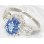 Ring: Neuwertiger Platinring mit Diamanten/Brillanten und schönem Saphir, insgesamt ca. 3,11ct