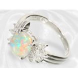 Ring: Feiner und ungetragener Opal/Diamant-Goldschmiedering aus 900er Platin