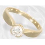 Ring: Goldener, solider Goldschmiedering, Brillant von ca. 0,6ct