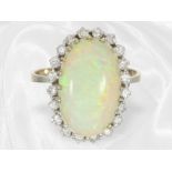 Ring: Weißgoldener Brillant-Goldschmiedering mit schönem großen Opal, 18K