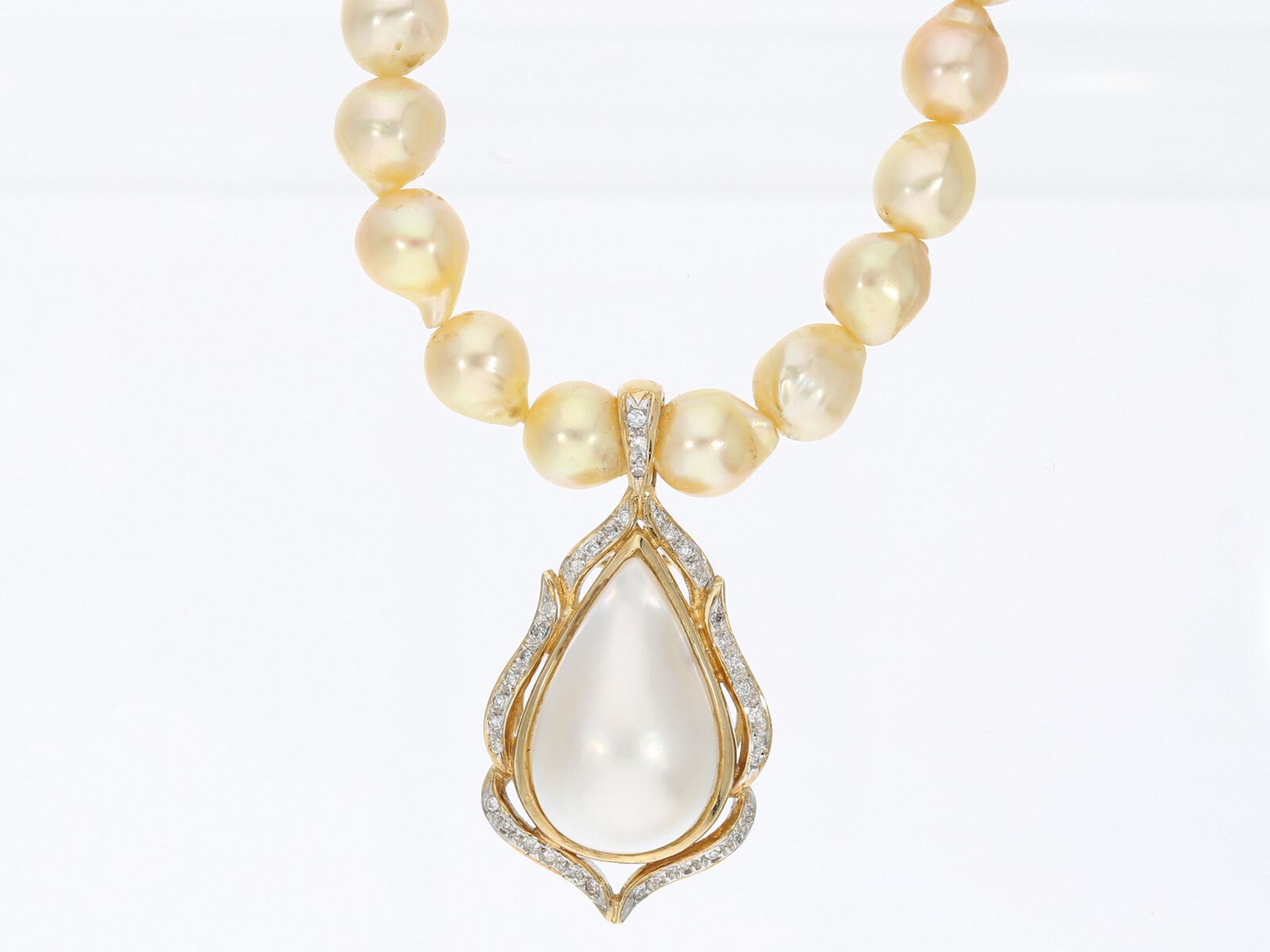 Vintage Perlenkette mit Goldschließe und Einhänger mit Diamant/Mabe-Perle, 14K Gold