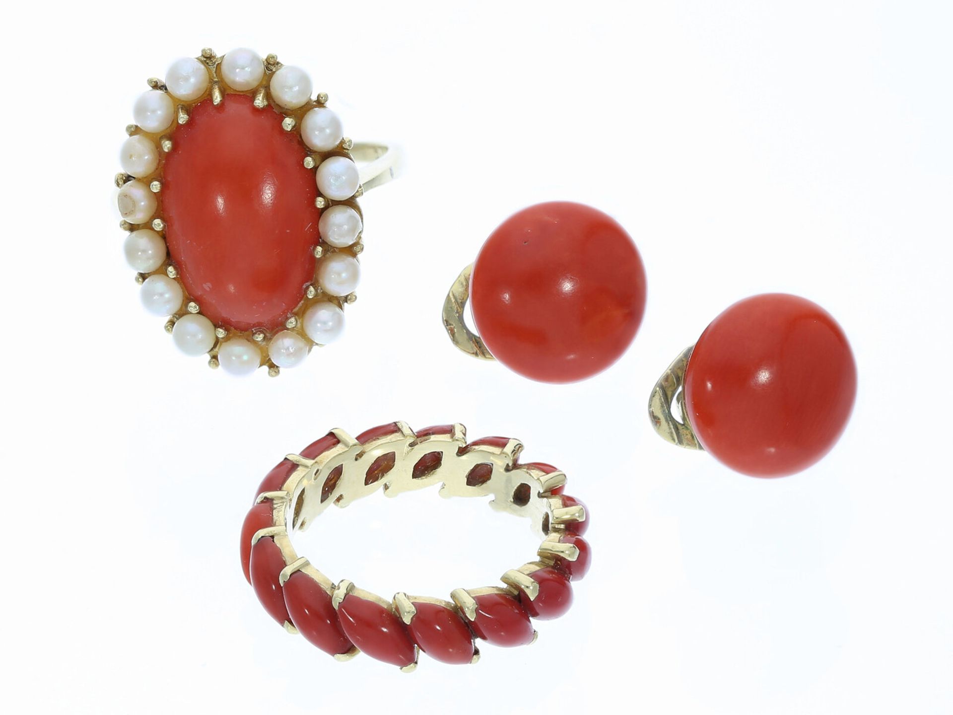 Schönes vintage Schmuck-Set aus dunkelroter Koralle