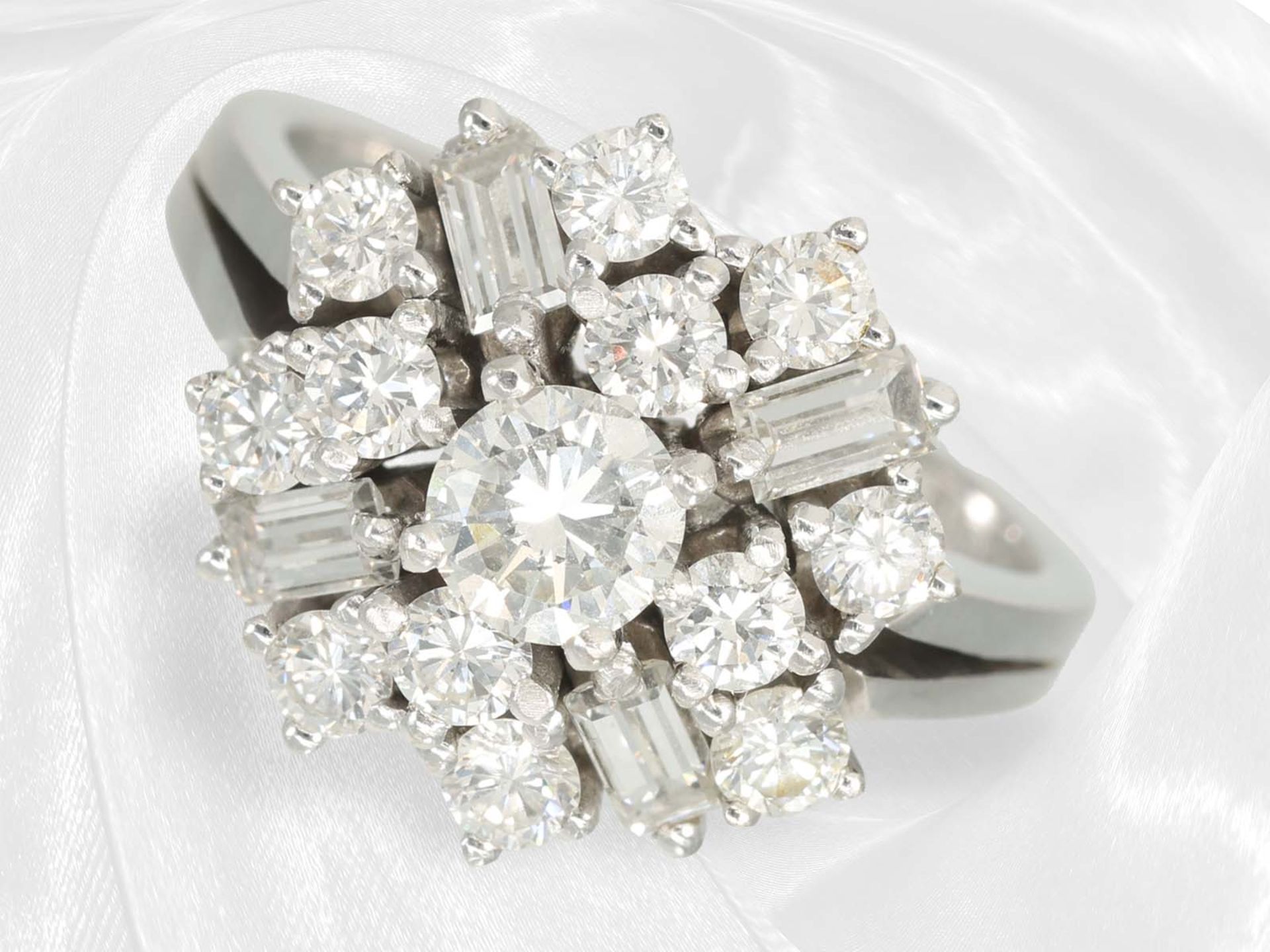 Attractive white gold vintage brilliant-cut diamond flower ring, approx. 2ct of fine brilliant-cut d