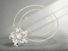 Goldene Schlangenkette mit sehr schöner, handgefertigter Diamant/Brillant-Brosche, Solitär-Brillant