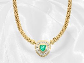 Kette: sehr dekoratives Smaragd/Brillant-Goldschmiedecollier, ca. 2,43ct