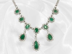 Kette: Edles, sehr schönes und dekoratives vintage Smaragd/Brillant-Goldschmiedecollier, ca. 12,36ct