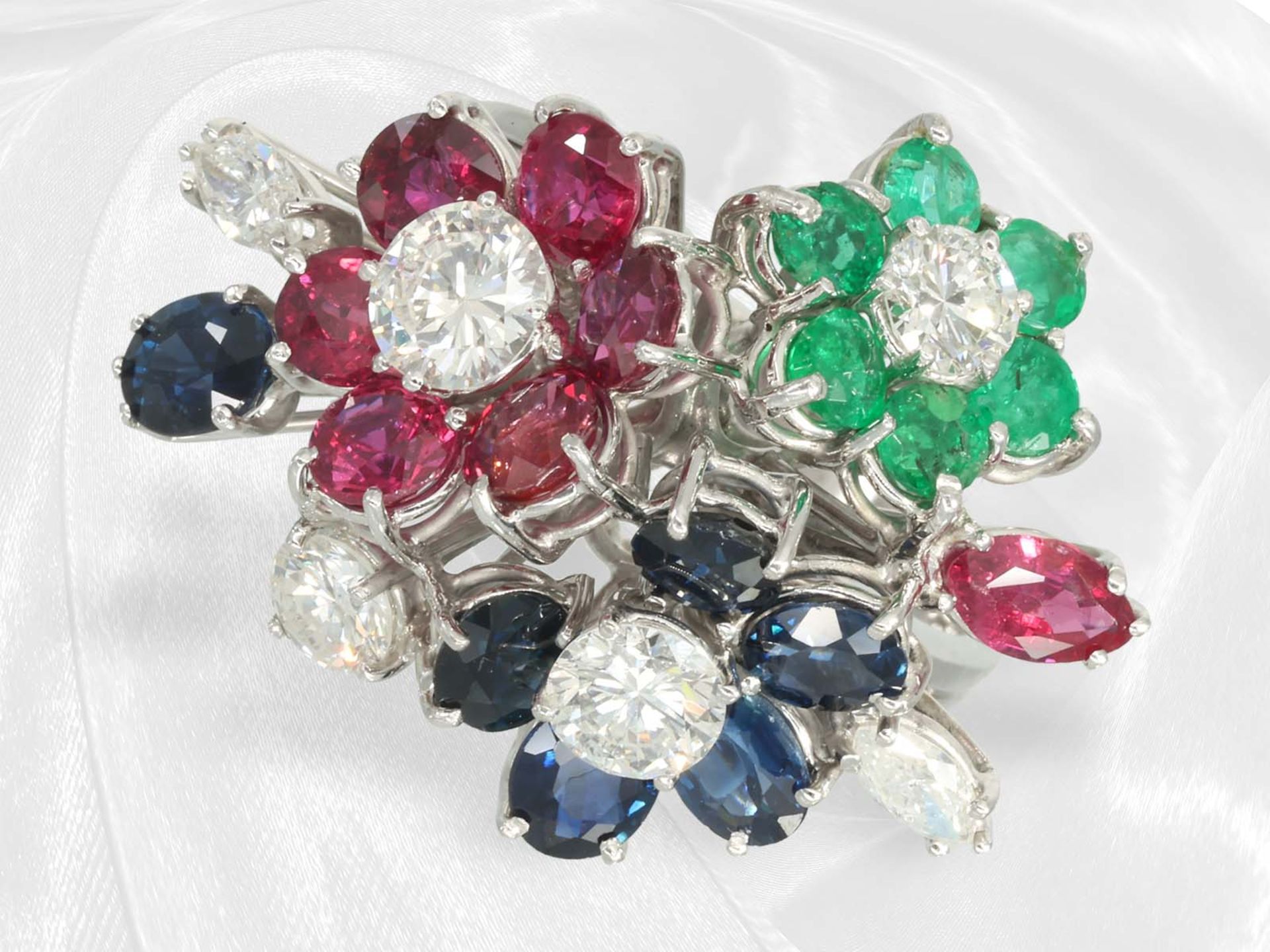 Very attractive cocktail ring with rubies, sapphires, emeralds and brilliant-cut diamonds, highly re