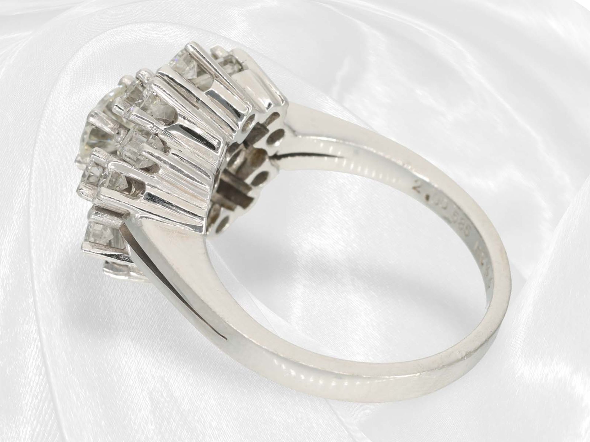 Attractive white gold vintage brilliant-cut diamond flower ring, approx. 2ct of fine brilliant-cut d - Image 4 of 5