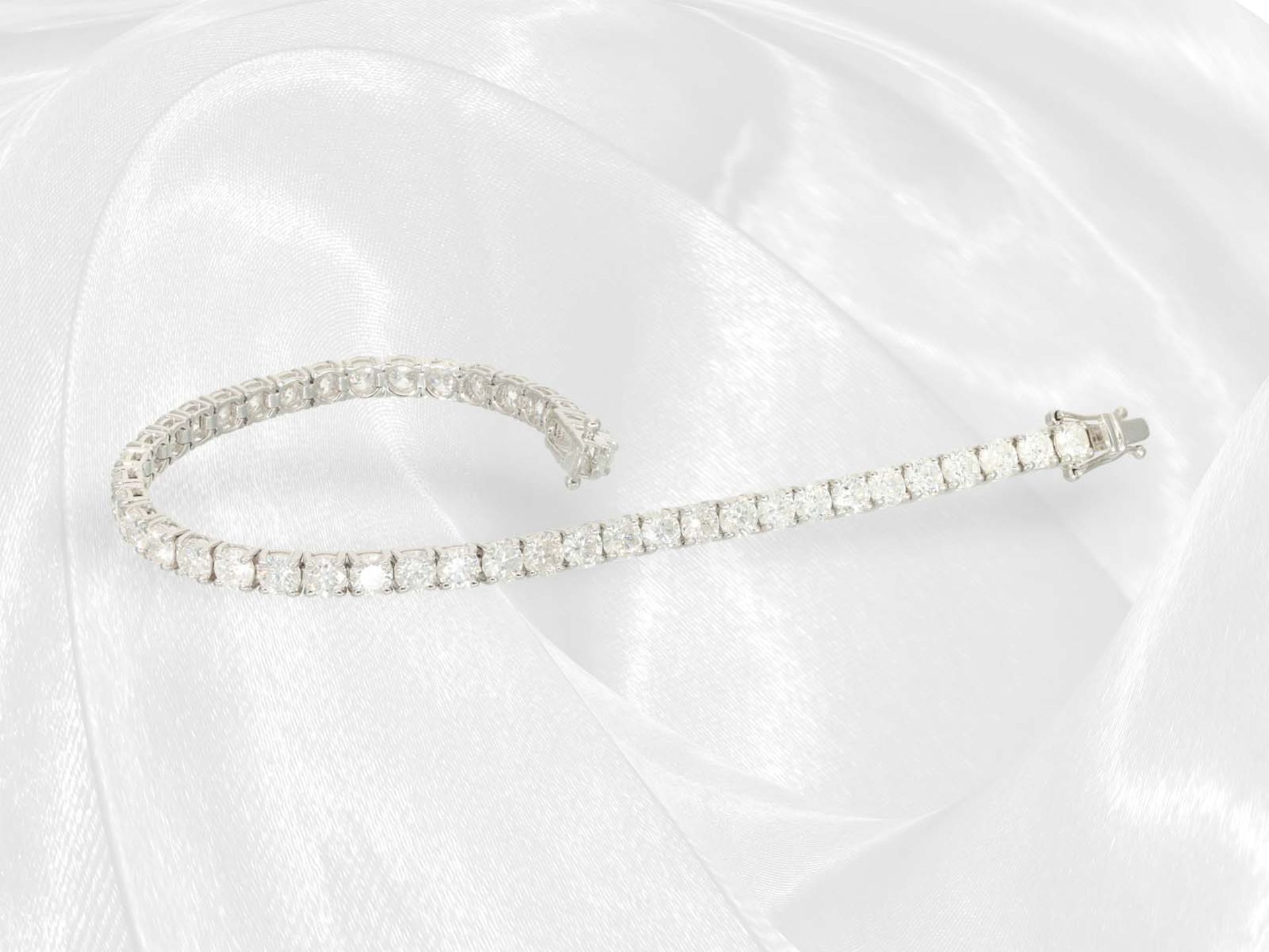 Bracelet: modern tennis bracelet with exceptionally large brilliant-cut diamonds, approx. 10.5ct - Image 5 of 5