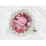 High-quality vintage flower gold ring with pink tourmaline and brilliant-cut diamonds, approx. 6.88c