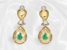 Ohrringe: Hochwertige und sehr attraktive Smaragd/Diamant-Ohrclips, Bicolor, 18K Gold